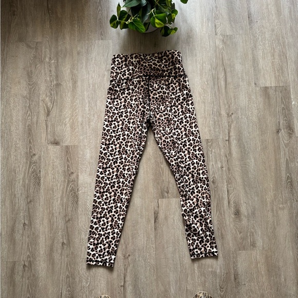 Women’s Cheetah Print Animal Print Leggings size L - Picture 5 of 6